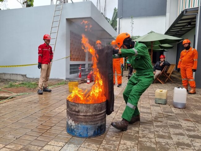 PERAN-PETUGAS-KEBAKARAN-3