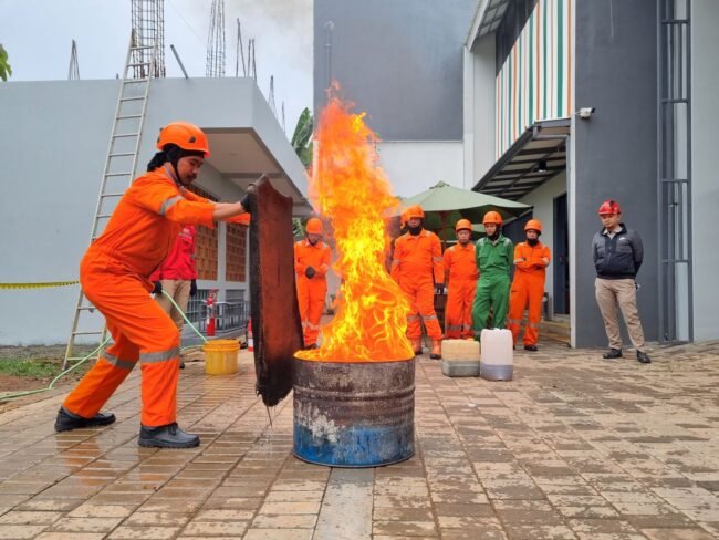 PERAN-PETUGAS-KEBAKARAN