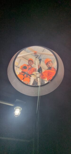 PETUGAS-PENYELAMAT-RUANG-TERBATAS-2