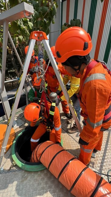 PETUGAS-RUANG-TERBATAS-scaled